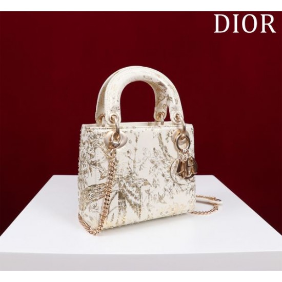 2025SS トートバッグ DIOR ディオール 季節感あふれる注目の新作 2025SS トートバッグ DIOR ディオール 季節感あふれる注目の新作