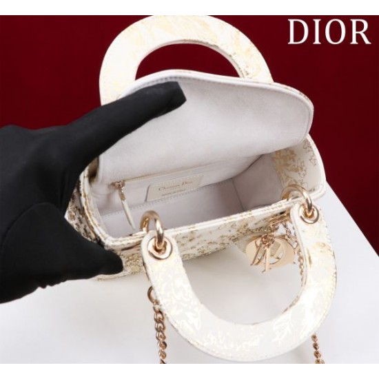 2025SS トートバッグ DIOR ディオール 季節感あふれる注目の新作 2025SS トートバッグ DIOR ディオール 季節感あふれる注目の新作
