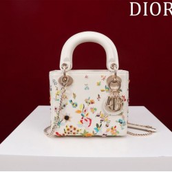 2025SS トートバッグ DIOR ディオール 海外セレブが注目アイテム