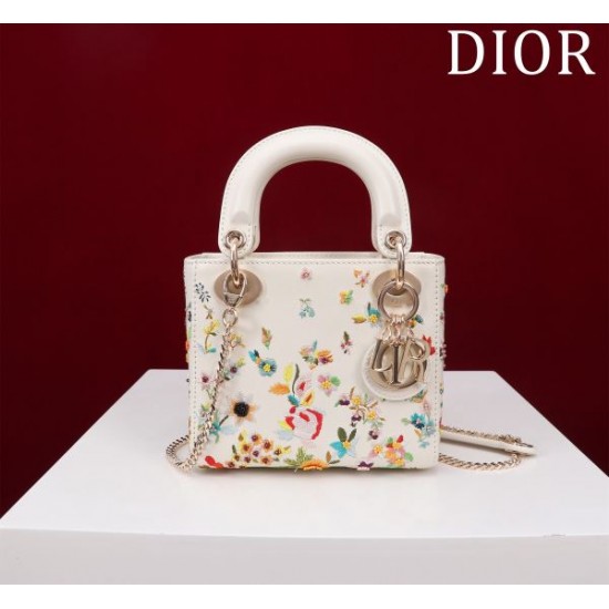 2025SS トートバッグ DIOR ディオール 海外セレブが注目アイテム 2025SS トートバッグ DIOR ディオール 海外セレブが注目アイテム