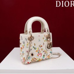 2025SS トートバッグ DIOR ディオール 海外セレブが注目アイテム