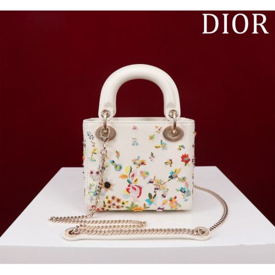2025SS トートバッグ DIOR ディオール 海外セレブが注目アイテム 2025SS トートバッグ DIOR ディオール 海外セレブが注目アイテム