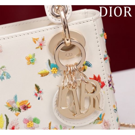 2025SS トートバッグ DIOR ディオール 海外セレブが注目アイテム 2025SS トートバッグ DIOR ディオール 海外セレブが注目アイテム