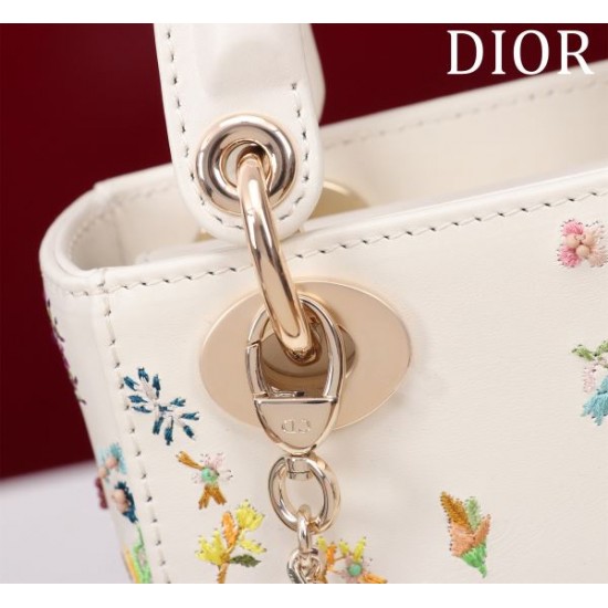 2025SS トートバッグ DIOR ディオール 海外セレブが注目アイテム 2025SS トートバッグ DIOR ディオール 海外セレブが注目アイテム