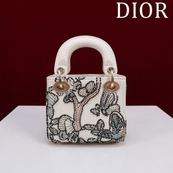 2025SS トートバッグ DIOR ディオール 今季は色を使った注目新品 2025SS トートバッグ DIOR ディオール 今季は色を使った注目新品