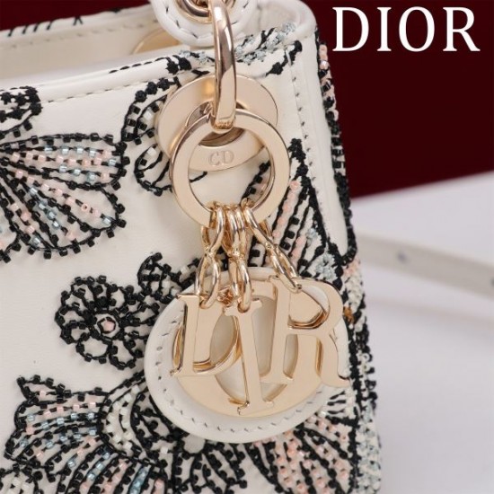 2025SS トートバッグ DIOR ディオール 今季は色を使った注目新品 2025SS トートバッグ DIOR ディオール 今季は色を使った注目新品