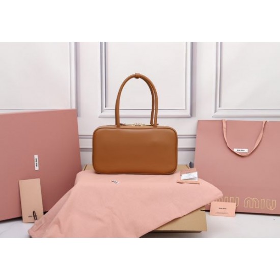 2025SS トートバッグ MIU MIU ミュウミュウ 完売必須☆お早めに 2025SS トートバッグ MIU MIU ミュウミュウ 完売必須☆お早めに