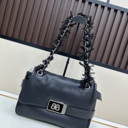2025SS ショルダーバッグ BALENCIAGA バレンシアガ 人気の高さがうかがえ