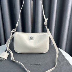 2025SS ショルダーバッグ BALENCIAGA バレンシアガ ファッション感が満点
