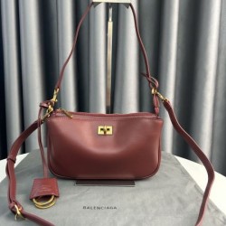 2025SS ショルダーバッグ BALENCIAGA バレンシアガ ファッション感が満点