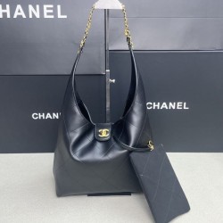 2025SS ショルダーバッグ CHANEL シャネル 定番のストリートスタイル