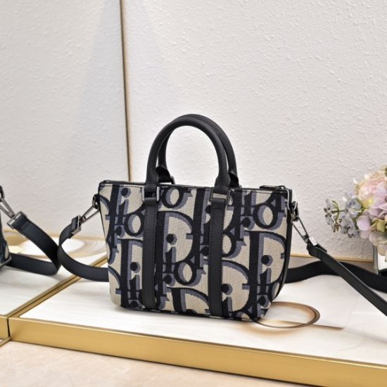2025SS トートバッグ DIOR ディオール 今季はトップスにおすすめ 2025SS トートバッグ DIOR ディオール 今季はトップスにおすすめ