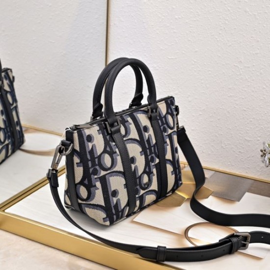 2025SS トートバッグ DIOR ディオール 今季はトップスにおすすめ 2025SS トートバッグ DIOR ディオール 今季はトップスにおすすめ