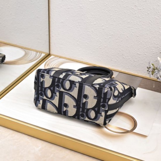 2025SS トートバッグ DIOR ディオール 今季はトップスにおすすめ 2025SS トートバッグ DIOR ディオール 今季はトップスにおすすめ