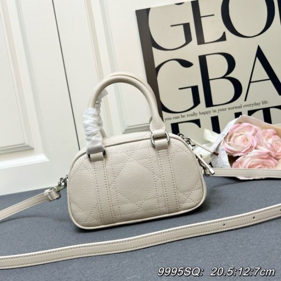 2025SS トートバッグ DIOR ディオール 上品カジュアルな雰囲気に 2025SS トートバッグ DIOR ディオール 上品カジュアルな雰囲気に