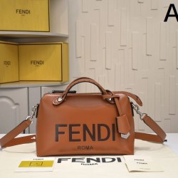 2025SS トートバッグ FENDI フェンデイ きれいめな印象で着こなし