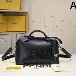 2025SS トートバッグ FENDI フェンデイ きれいめな印象で着こなし