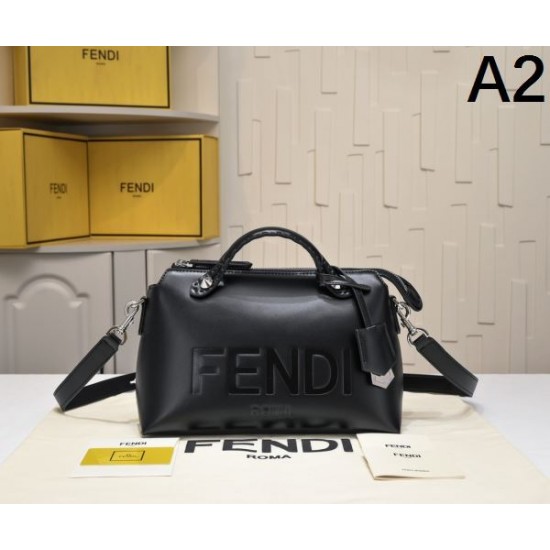 2025SS トートバッグ FENDI フェンデイ きれいめな印象で着こなし
