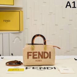 2025SS トートバッグ FENDI フェンデイ トレンドのコーディネート