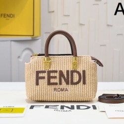 2025SS トートバッグ FENDI フェンデイ トレンドのコーディネート