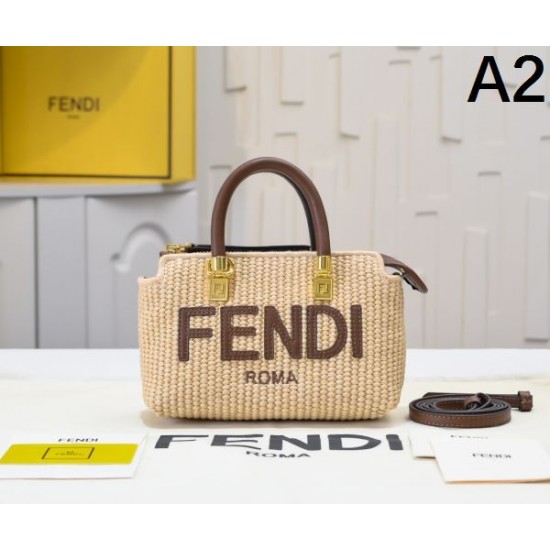 2025SS トートバッグ FENDI フェンデイ トレンドのコーディネート 2025SS トートバッグ FENDI フェンデイ トレンドのコーディネート