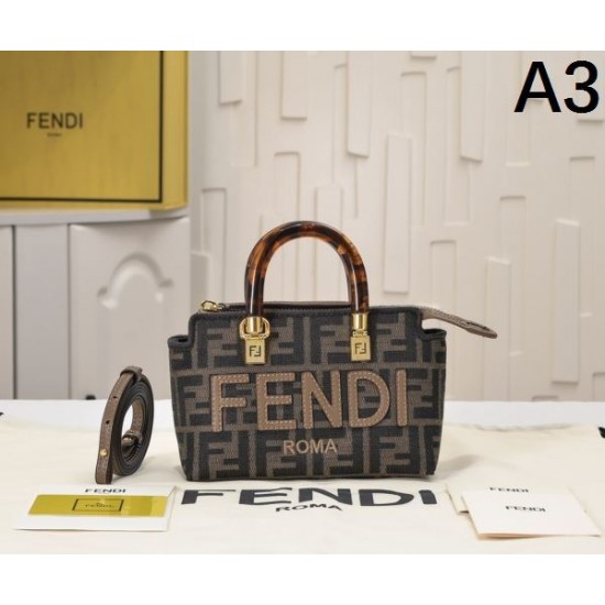 2025SS トートバッグ FENDI フェンデイ トレンドのコーディネート 2025SS トートバッグ FENDI フェンデイ トレンドのコーディネート