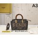 2025SS トートバッグ FENDI フェンデイ トレンドのコーディネート 2025SS トートバッグ FENDI フェンデイ トレンドのコーディネート