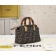 2025SS トートバッグ FENDI フェンデイ トレンドのコーディネート 2025SS トートバッグ FENDI フェンデイ トレンドのコーディネート