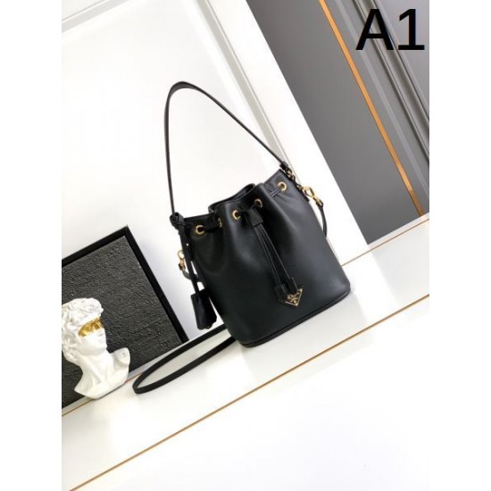 2025SS トートバッグ PRADA プラダ 最新のトレンドを感じされる