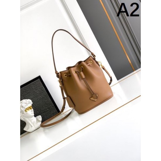 2025SS トートバッグ PRADA プラダ 最新のトレンドを感じされる
