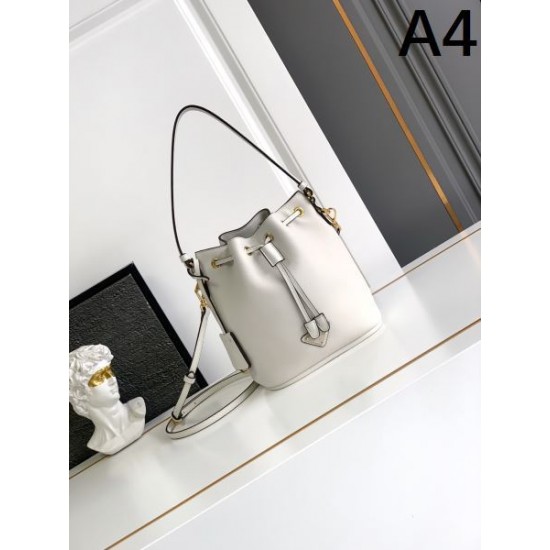 2025SS トートバッグ PRADA プラダ 最新のトレンドを感じされる