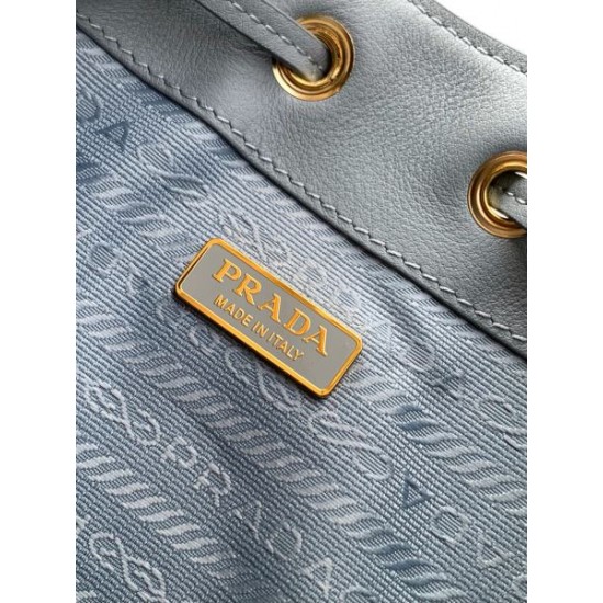 2025SS トートバッグ PRADA プラダ 最新のトレンドを感じされる