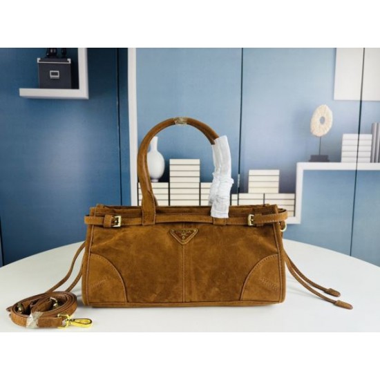 2025SS トートバッグ PRADA プラダ 今シーズン最注目のトレンド 2025SS トートバッグ PRADA プラダ 今シーズン最注目のトレンド