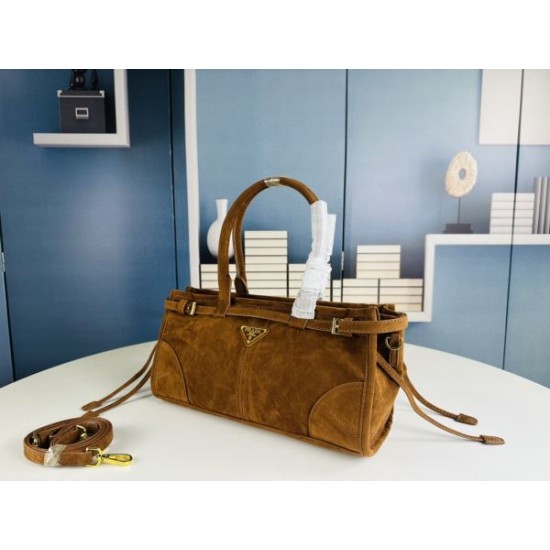 2025SS トートバッグ PRADA プラダ 今シーズン最注目のトレンド 2025SS トートバッグ PRADA プラダ 今シーズン最注目のトレンド