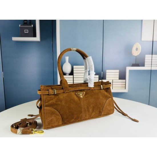 2025SS トートバッグ PRADA プラダ 今シーズン最注目のトレンド 2025SS トートバッグ PRADA プラダ 今シーズン最注目のトレンド