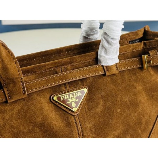 2025SS トートバッグ PRADA プラダ 今シーズン最注目のトレンド 2025SS トートバッグ PRADA プラダ 今シーズン最注目のトレンド