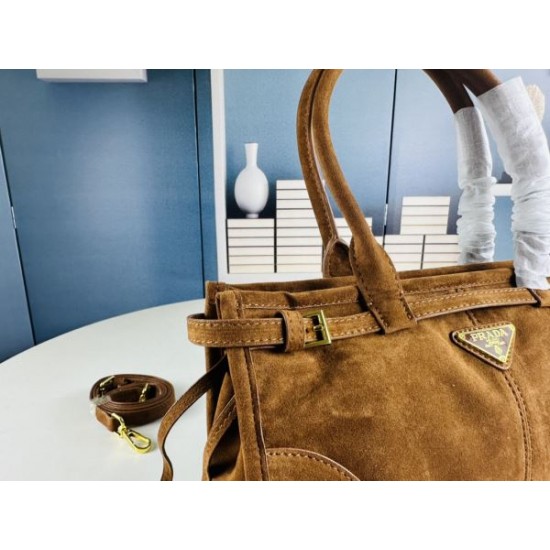 2025SS トートバッグ PRADA プラダ 今シーズン最注目のトレンド 2025SS トートバッグ PRADA プラダ 今シーズン最注目のトレンド
