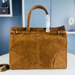 2025SS トートバッグ PRADA プラダ 今年の春夏コーデに活躍する