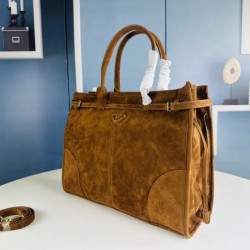 2025SS トートバッグ PRADA プラダ 今年の春夏コーデに活躍する