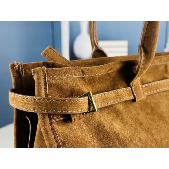 2025SS トートバッグ PRADA プラダ 今年の春夏コーデに活躍する 2025SS トートバッグ PRADA プラダ 今年の春夏コーデに活躍する