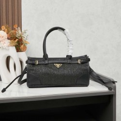 2025SS トートバッグ PRADA プラダ おしゃれ上級者の印象がある