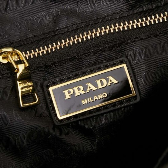 2025SS トートバッグ PRADA プラダ いつも年末には完売しちゃう