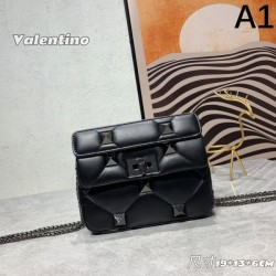 2025SS ショルダーバッグ VALENTINO ヴァレンティノ 期間限定セール