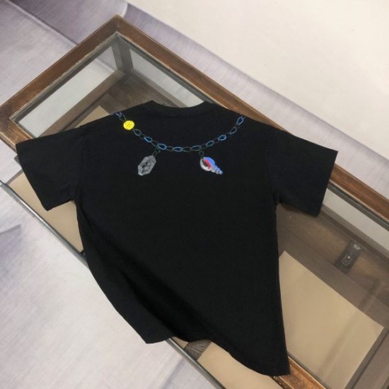 2025SS 半袖Tシャツ LOUIS VUITTON ルイヴィトン ギフトにオススメ 2025SS 半袖Tシャツ LOUIS VUITTON ルイヴィトン ギフトにオススメ