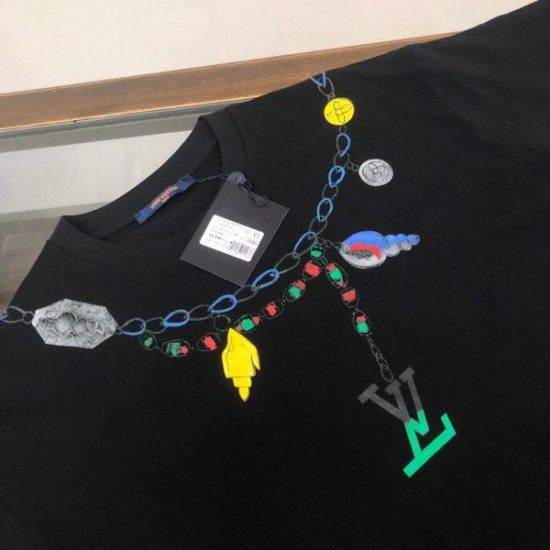 2025SS 半袖Tシャツ LOUIS VUITTON ルイヴィトン ギフトにオススメ 2025SS 半袖Tシャツ LOUIS VUITTON ルイヴィトン ギフトにオススメ