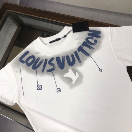 2025SS 半袖Tシャツ LOUIS VUITTON ルイヴィトン セレブも多数愛用 2025SS 半袖Tシャツ LOUIS VUITTON ルイヴィトン セレブも多数愛用