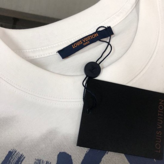 2025SS 半袖Tシャツ LOUIS VUITTON ルイヴィトン セレブも多数愛用 2025SS 半袖Tシャツ LOUIS VUITTON ルイヴィトン セレブも多数愛用