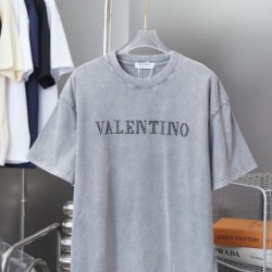 2025SS 半袖Tシャツ VALENTINO ヴァレンティノ 大人っぽい雰囲気