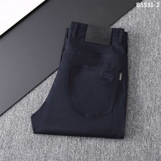 2025SS カジュアルパンツ BURBERRY バーバリー 夏に大活躍の1枚 2025SS カジュアルパンツ BURBERRY バーバリー 夏に大活躍の1枚