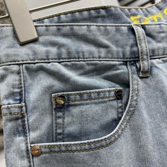 2025SS デニムパンツ FENDI フェンデイ 雑誌も街も人気アイテム